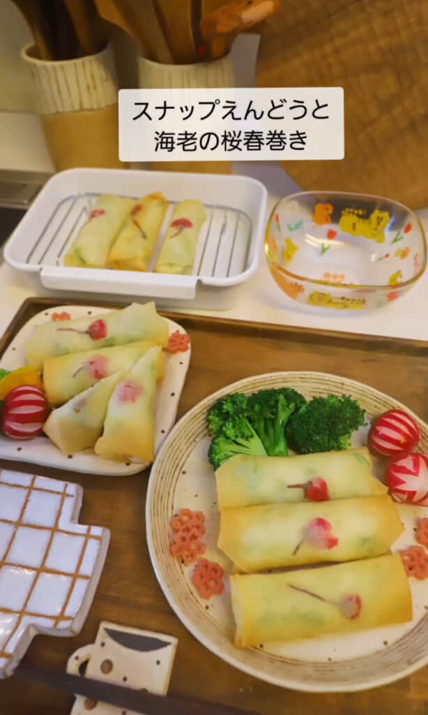スナップえんどうとエビの桜春巻き