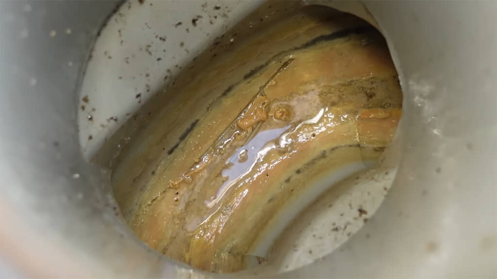 高圧洗浄をかけていきます