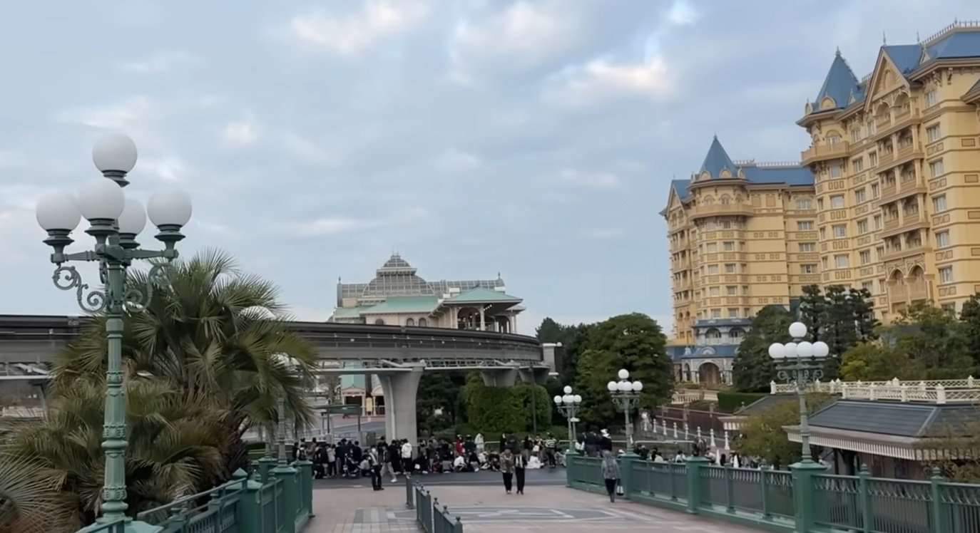 東京ディズニーランド開園直後にアトラクションへ直行したら……　奇跡の光景に「最高体験ですね！」「そんな楽しみ方考え付かなかった」（1/3） | ディズニー ねとらぼ