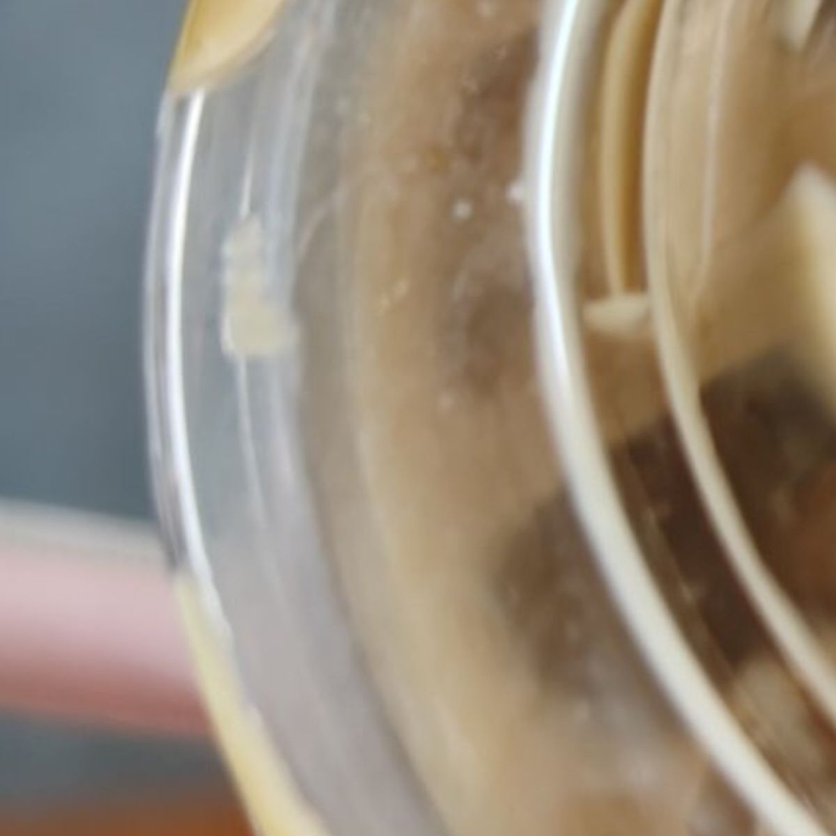 ミスドで「アイスカフェオレ」を頼んだら……　目を疑う光景に「夢かと思った」「大サービスすぎるわw」と774万表示 | グルメ ねとらぼ