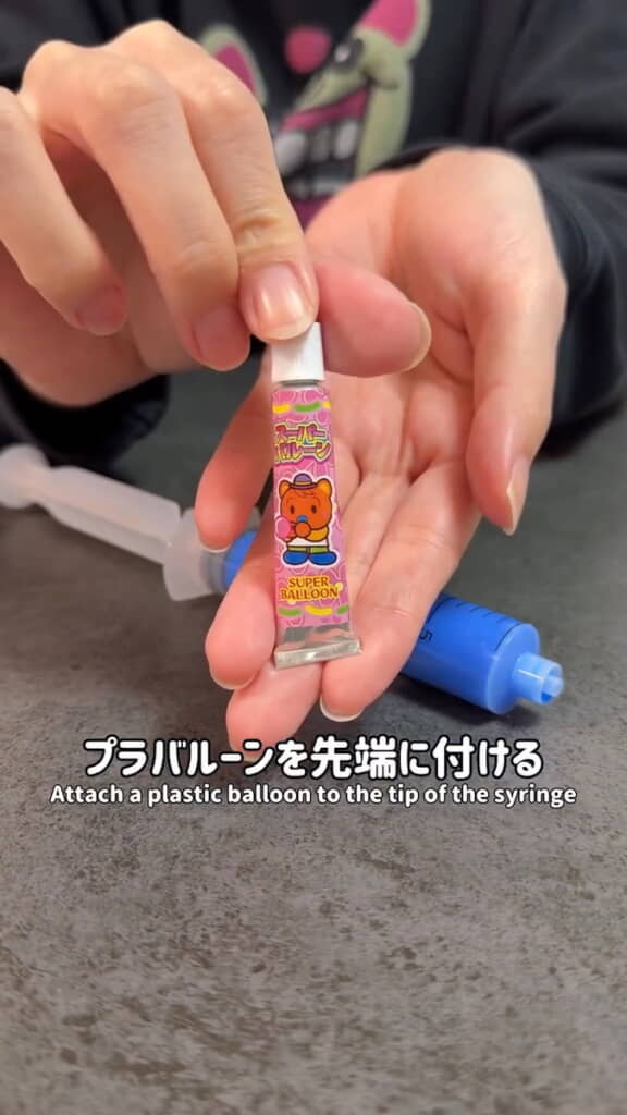 プラバルーンをシリンジの先端に付ける
