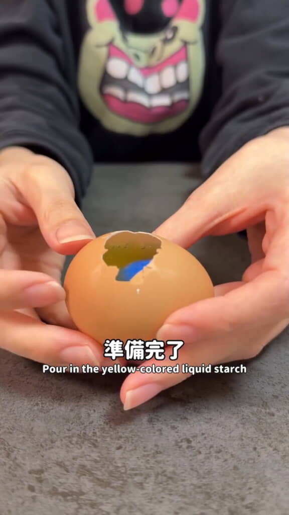 この状態で穴を隠して割るとアラびっくり！
