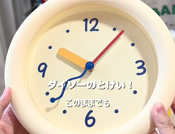 ダイソーで買った時計→手作り刺しゅうを飾り付けると……　「ええええ」まさかの完成品が100万再生「天才だこの人」（1/2） | ハンドメイド ねとらぼ