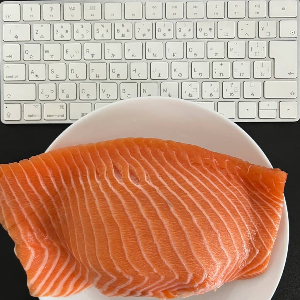 でっかいお寿司をキーボードと比較