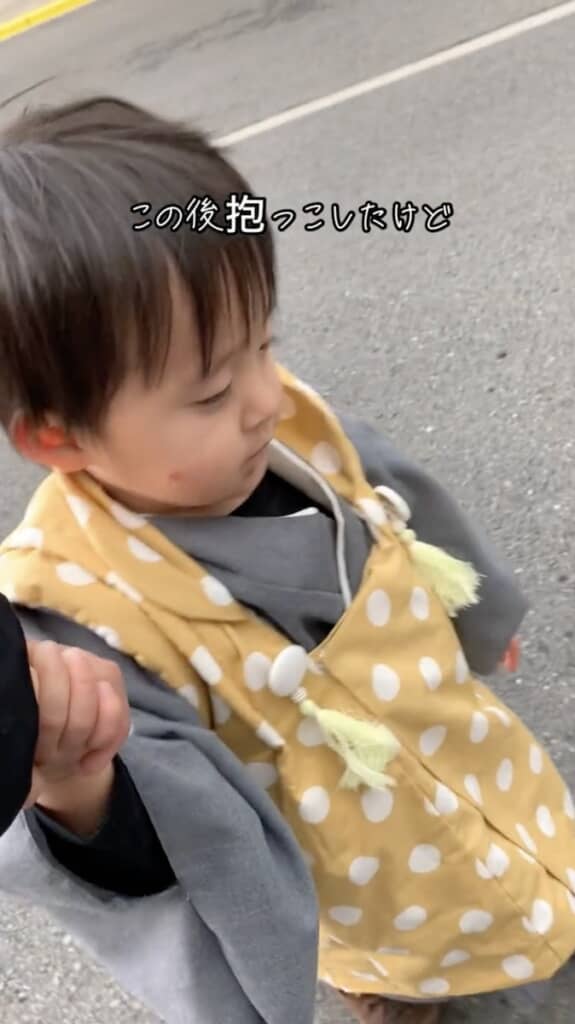 眠りかけながら歩いていた2歳のころ