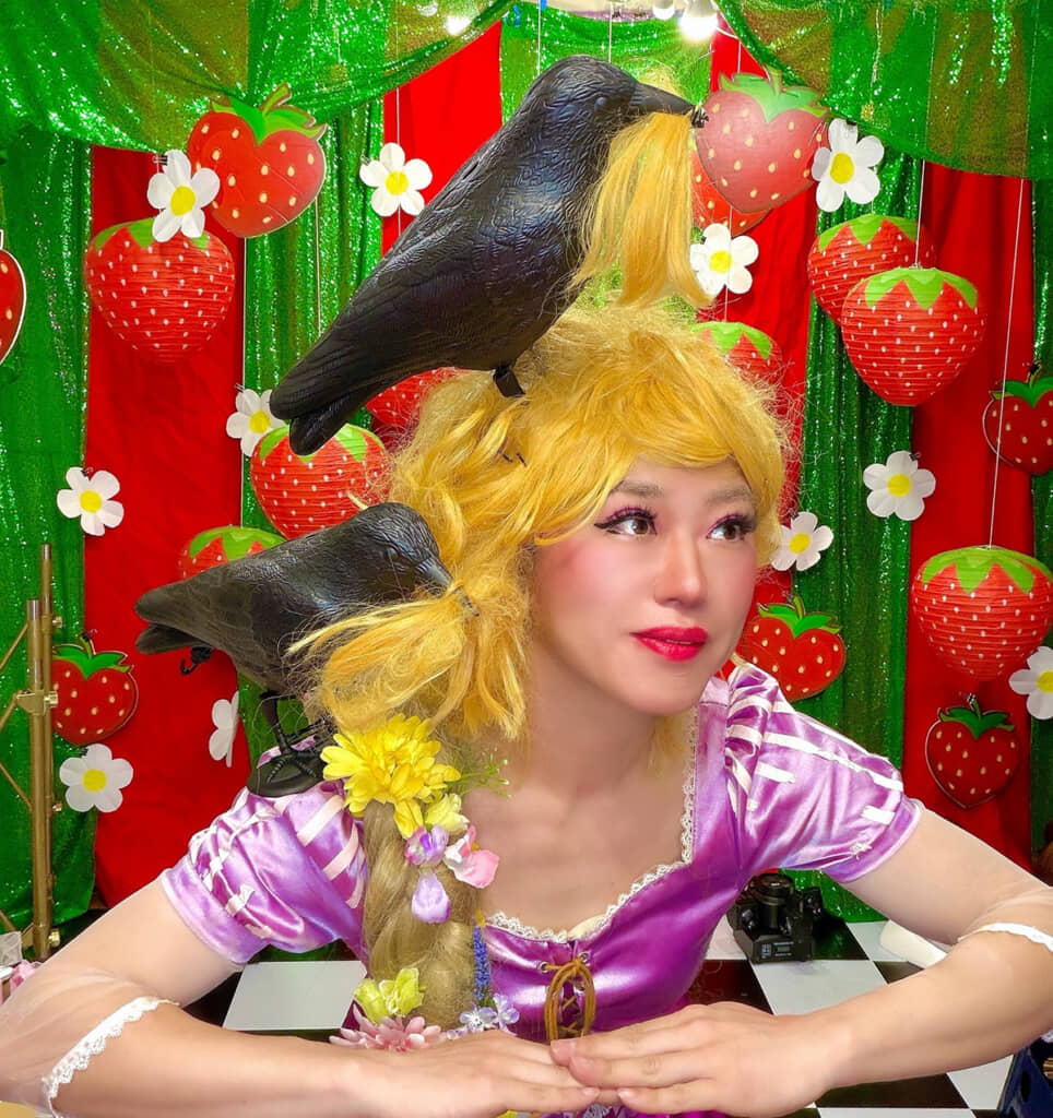 カラスにむしられてる……！