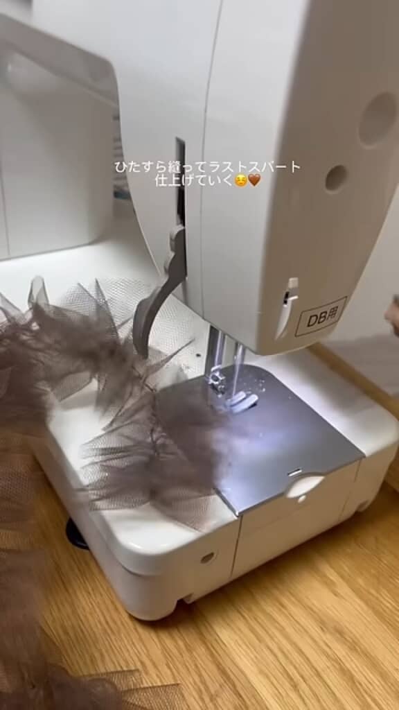 ギャザーを縫っていく