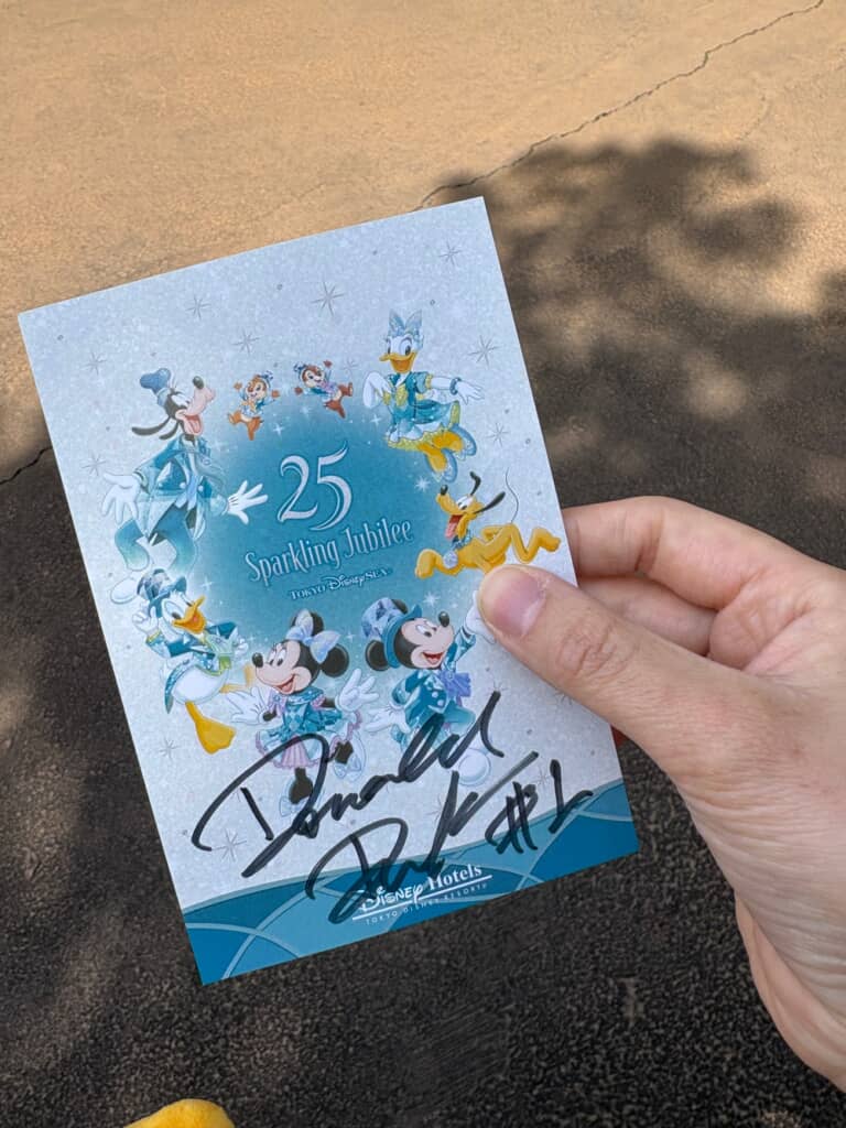 ドナルドダックから「#1」が入ったレアサインをもらった！