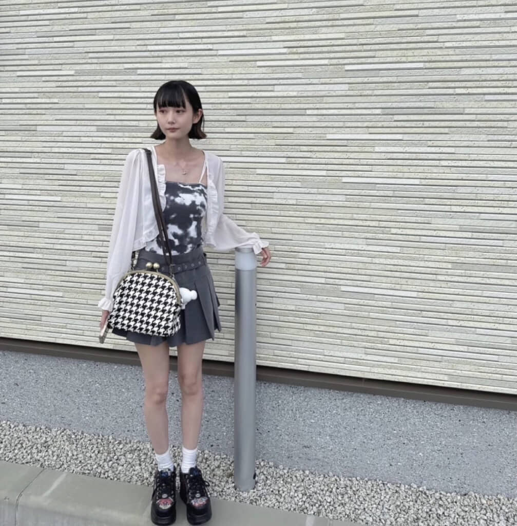 モードな服装もステキ