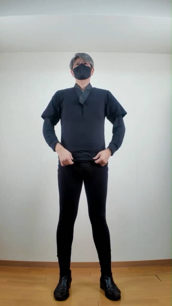 半襟を付けたシャツを着る