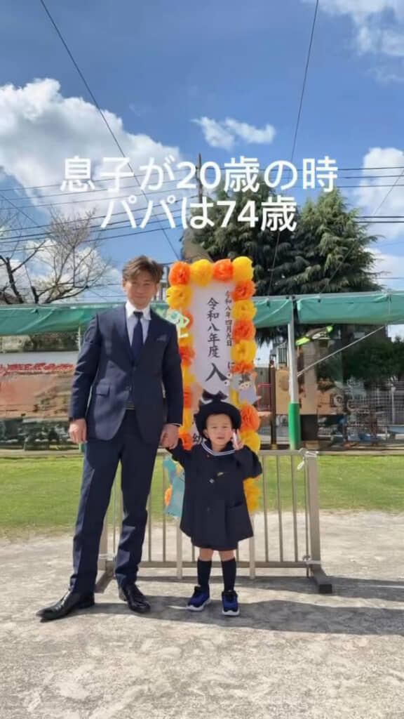 入園式での父と息子のツーショット