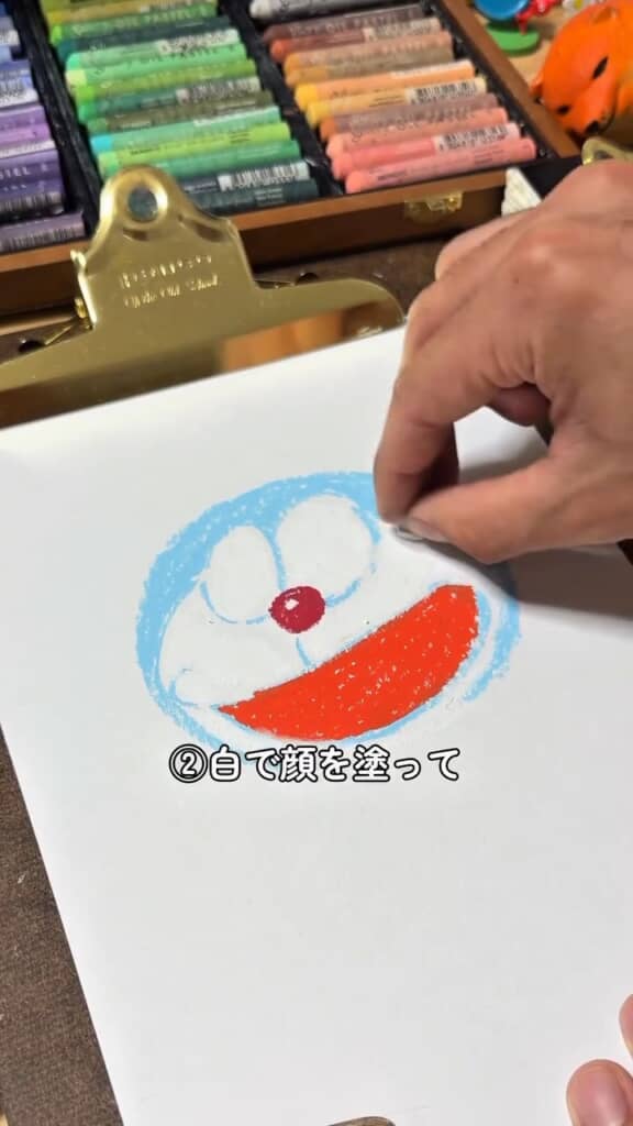まずは顔を描いていく