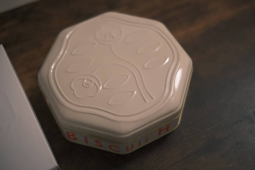 資生堂パーラー「花椿ビスケット24枚入限定缶 クラシックアイボリー」