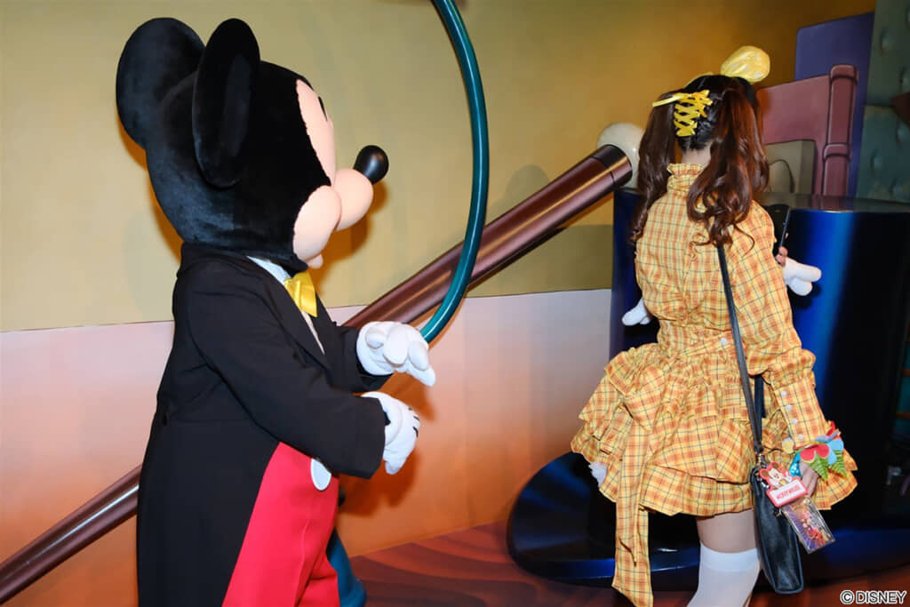 ミッキー「後ろ向いて！」