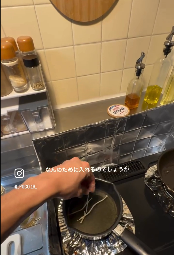 えのき3本を鍋に投入