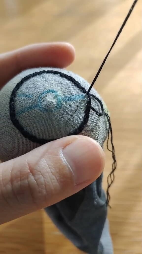 チェーンステッチを施していく