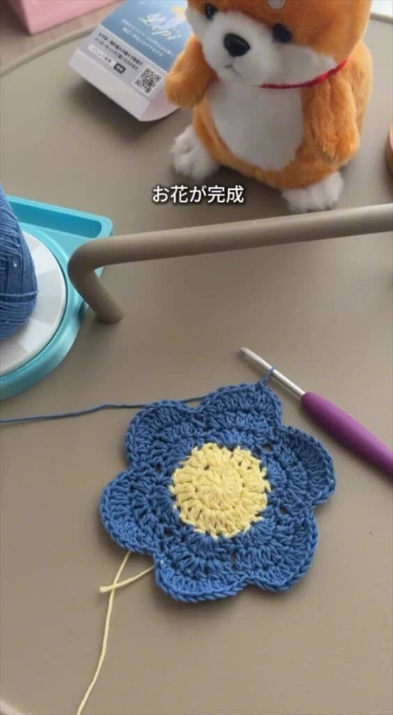 夫が妻のために編んだカップホルダー