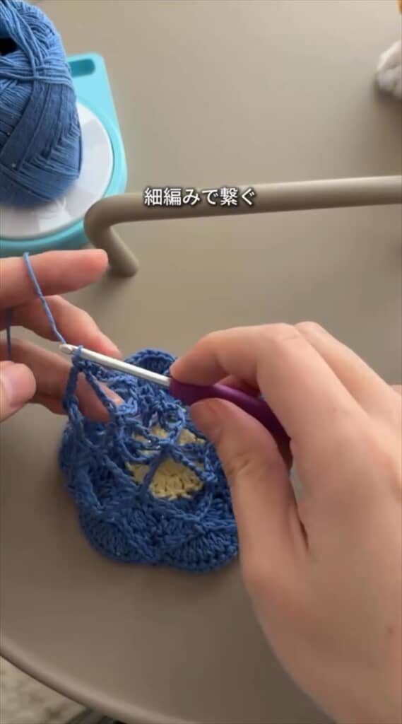 夫が妻のために編んだカップホルダー