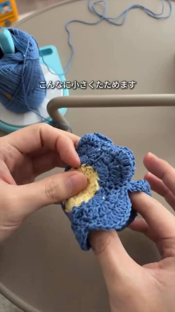 夫が妻のために編んだカップホルダー