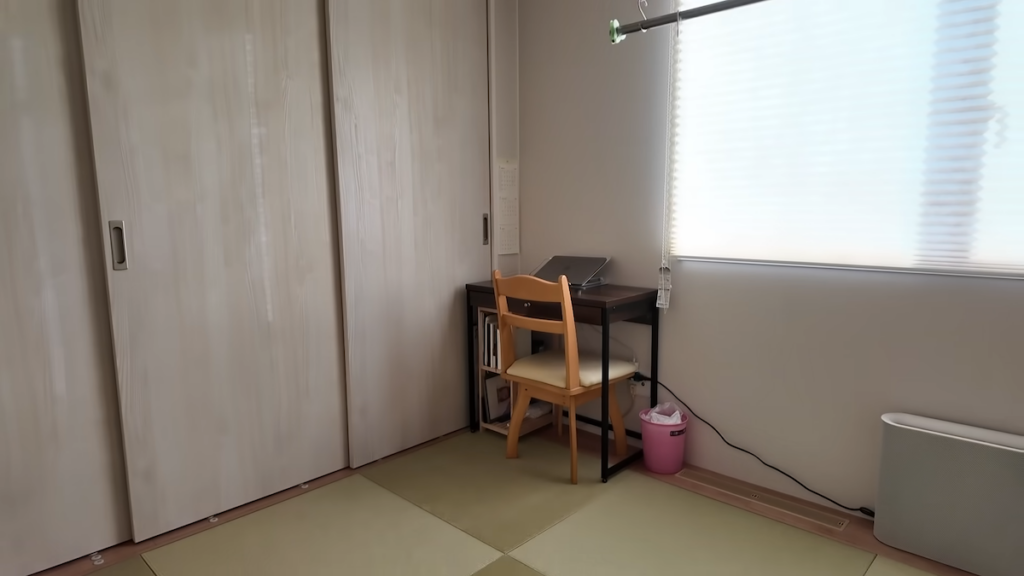 自宅1階にある和室に自分だけのくつろぎスペースを作っていきます