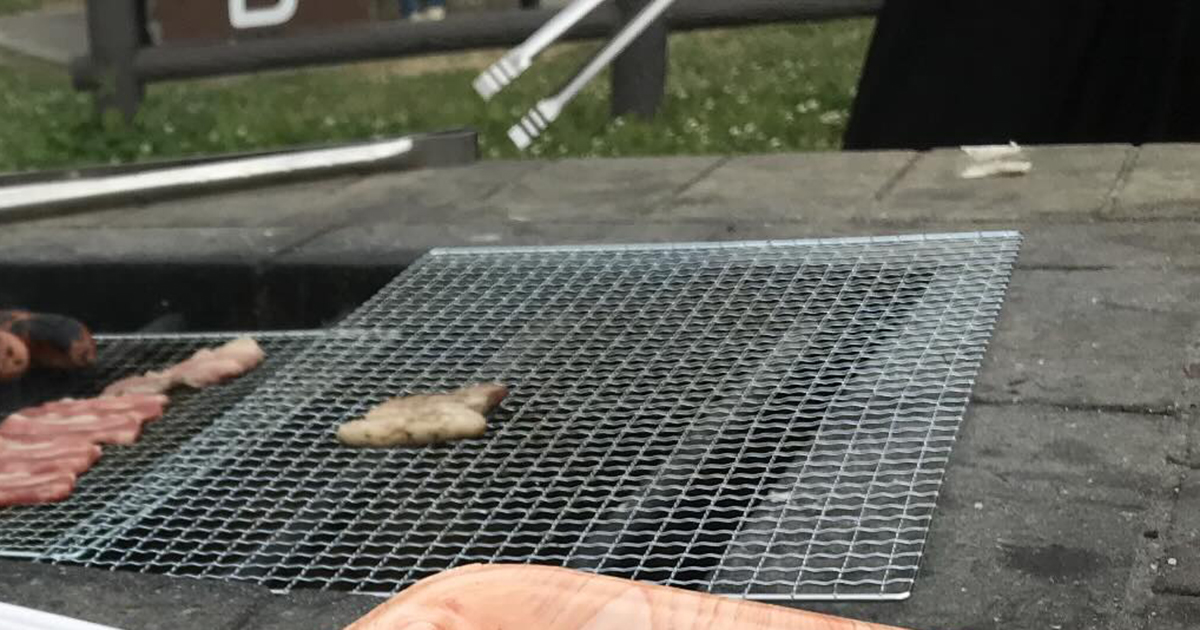 友達とバーベキュー→食材を持ち寄ったら……「こんなことってあり？！w」　とんでもない光景に「笑いが止まりません」（1/2） | ライフスタイル ねとらぼ