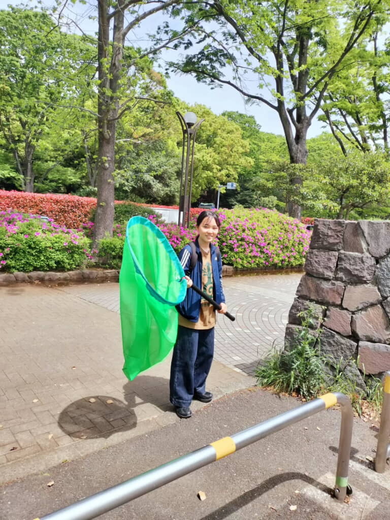 公園に練習しに来た娘さん