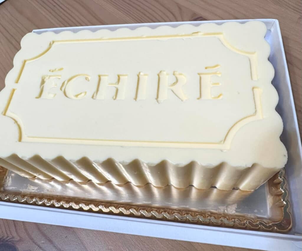 見るからに濃厚なバターケーキ