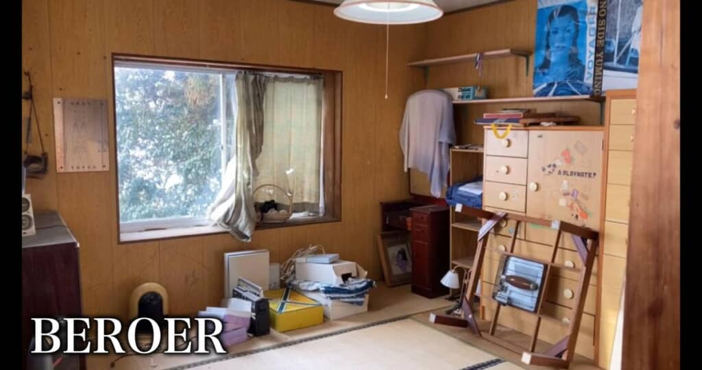 改装前の物がゴチャゴチャに置かれている状態