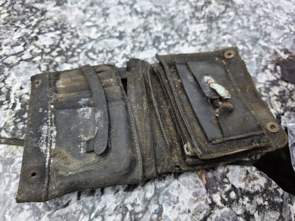 11年間でボロボロになった財布。どこにおったんや……