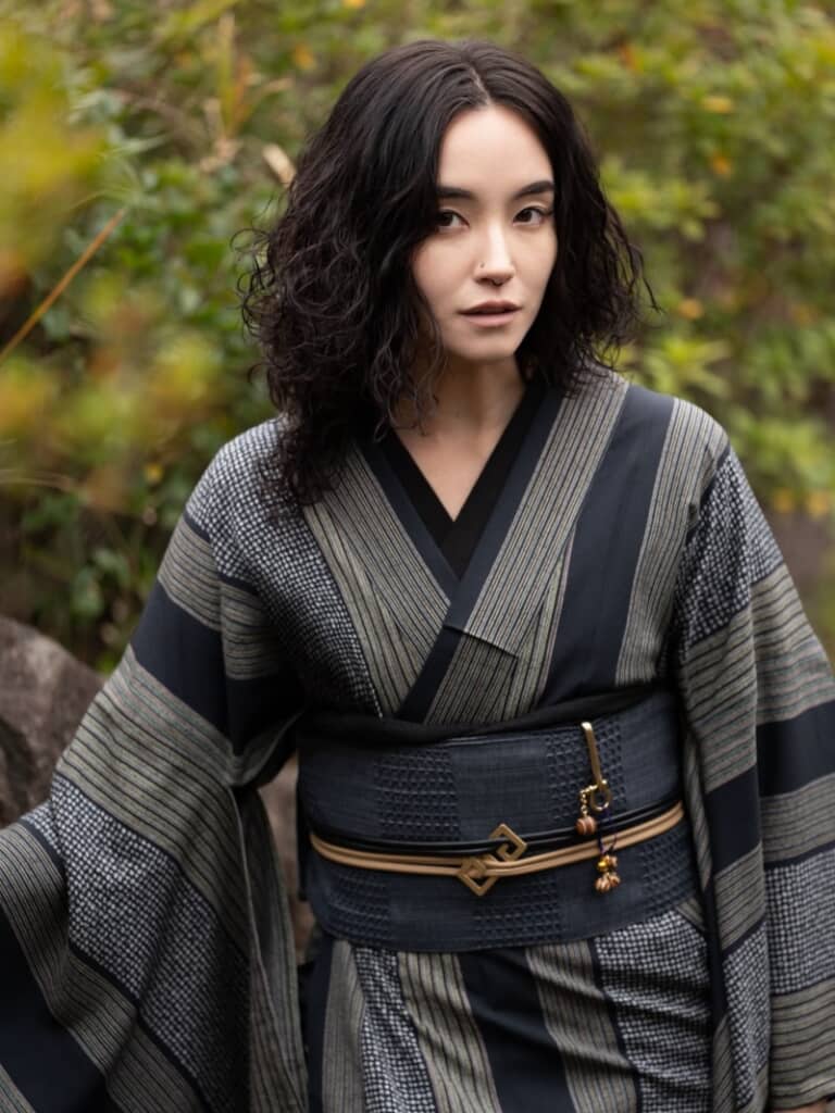 武士のような表情と着物コーデ