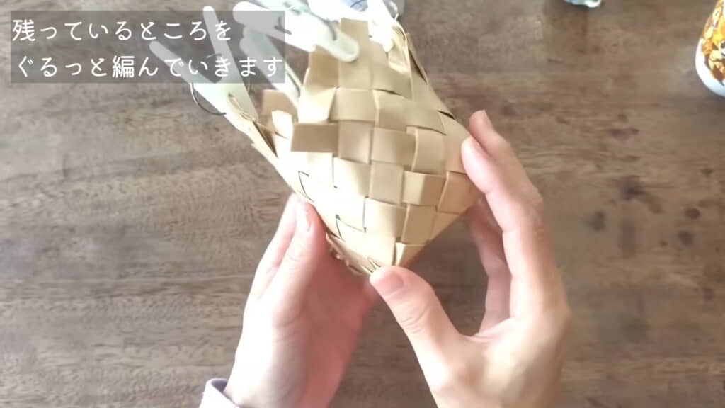 側面をおおよそ編み終えたところ