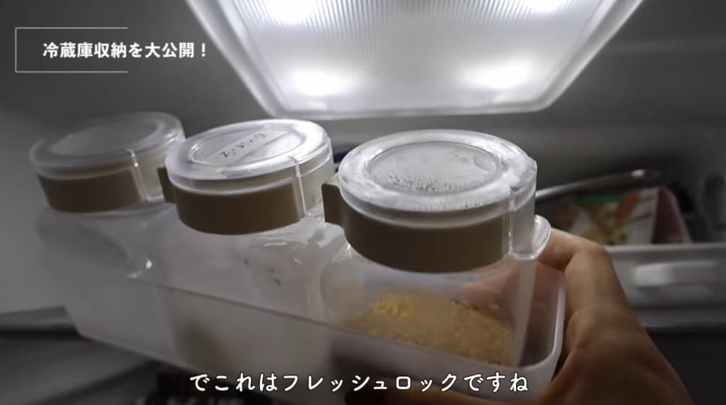 調味料はフレッシュロックなど透明な瓶に入れています