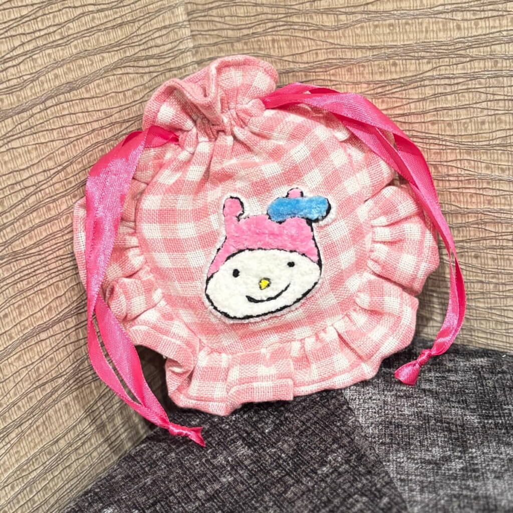 巾着にぺたり！
