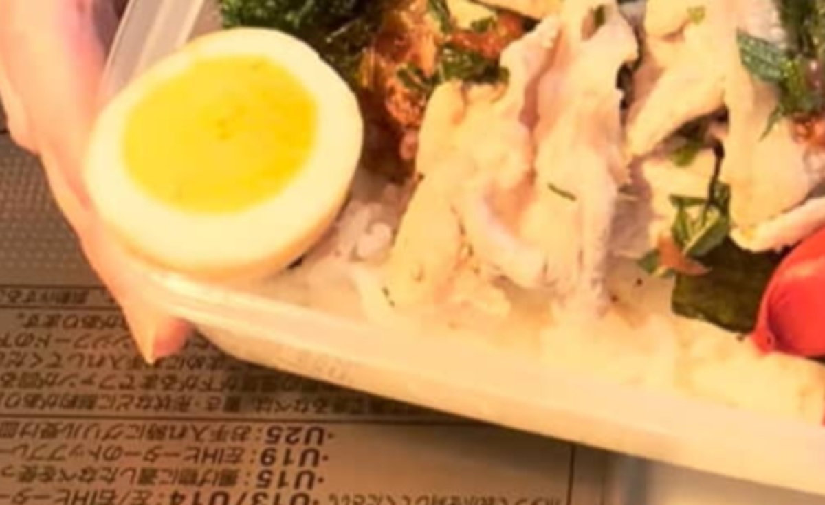 妻がセリアのタッパーで“旦那弁当”を作ったら……まさかの中身に「お弁当百科事典」「早速真似したい」(1/3) | グルメ ねとらぼ