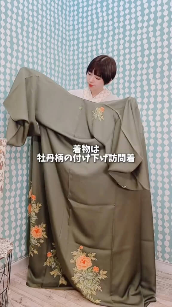 大きな牡丹が目を引く着物