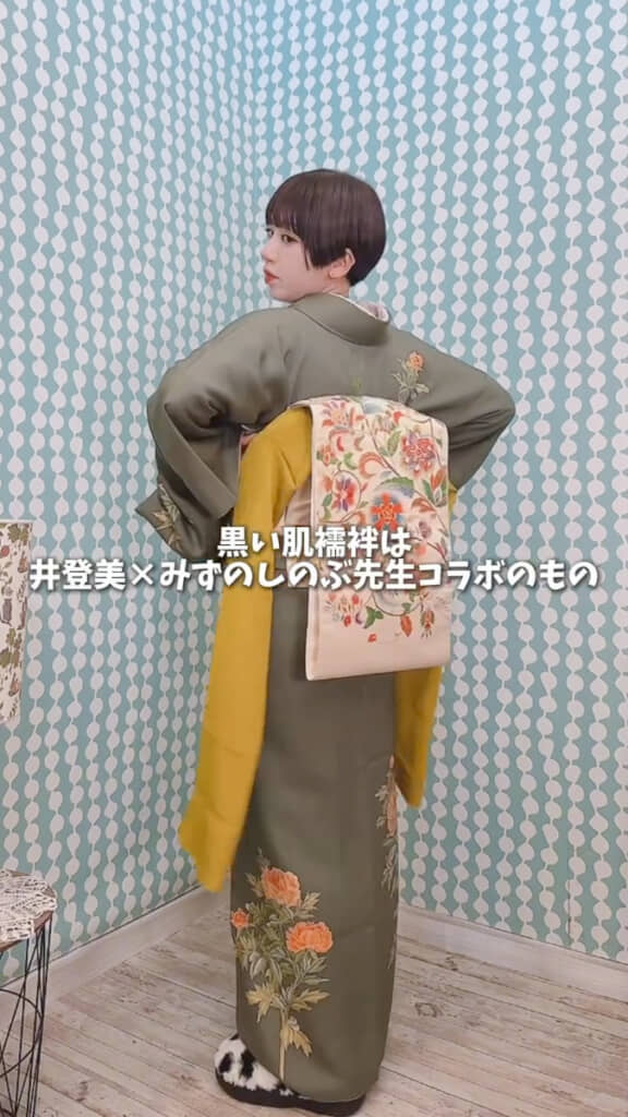慣れた手つきで結んでいく