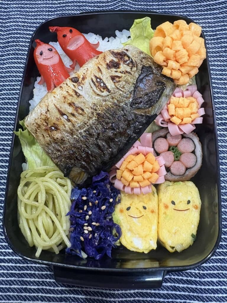 焼き魚とパスタのお弁当