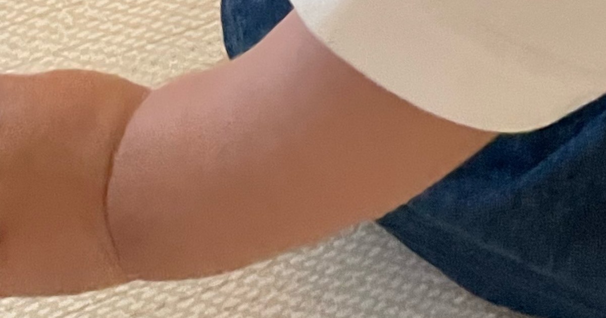 ダイソーの“洗濯ネット”→ママが赤ちゃんのためにチクチク縫うと……「え!! すご!!」 驚きのアイテムに「これは有益情報すぎる」(1/2) | ライフスタイル ねとらぼ