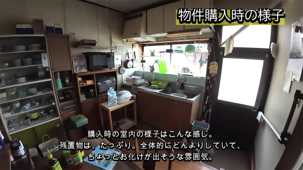 家の中は残置物だらけでした