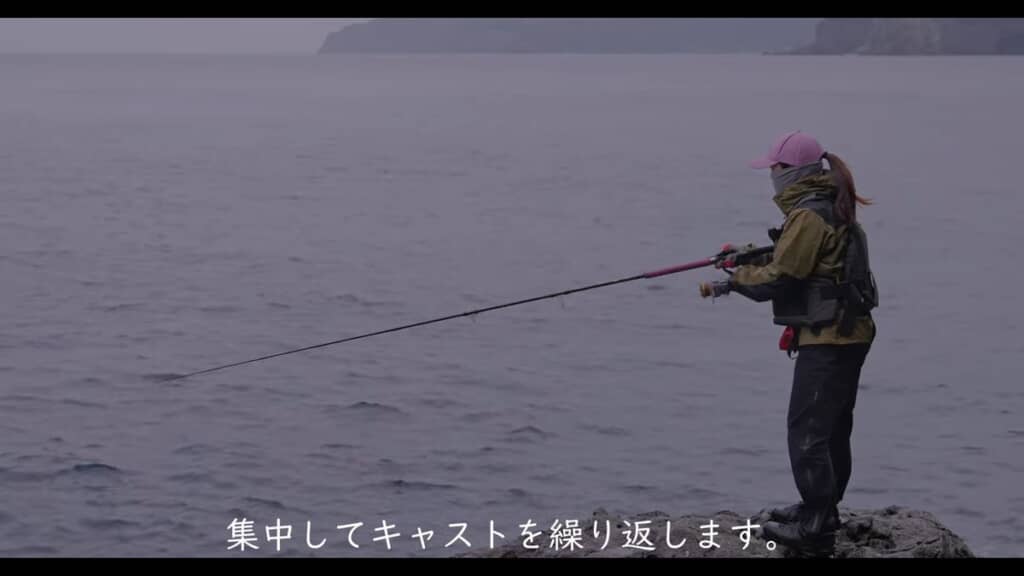 ターゲットの出現に備えて釣りを継続する投稿者