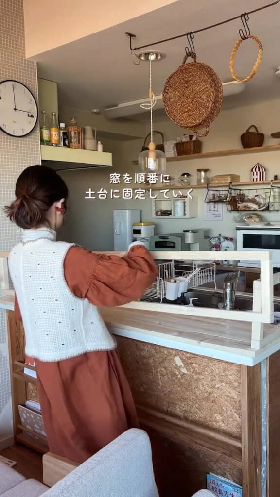 窓枠を土台に固定する