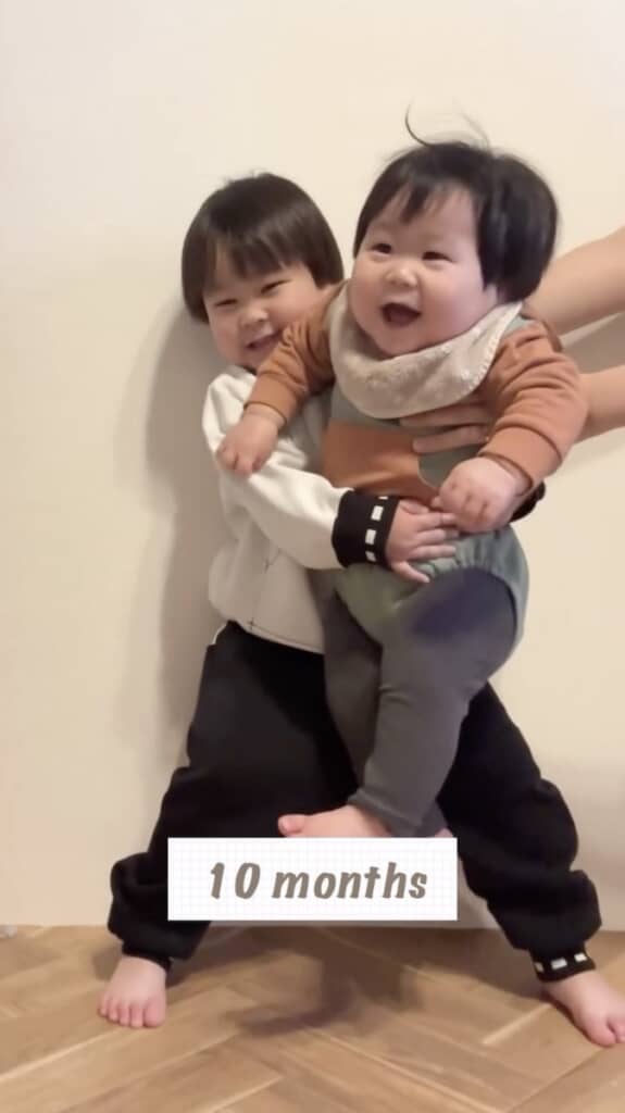 10カ月目。次男くんも表情豊かになり、仲良しになってきたことが伝わります