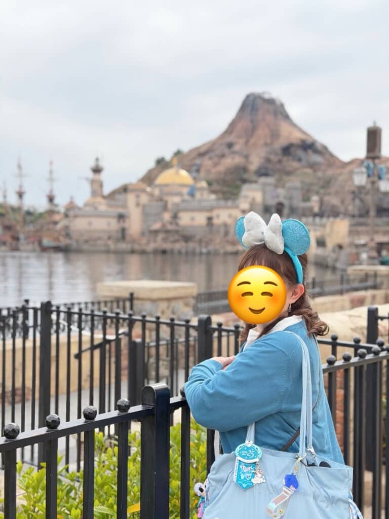 ブルーコーデがよく似合っています