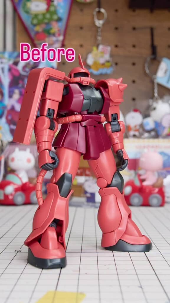 塗装前の「シャア専用ザクII」のプラモデル