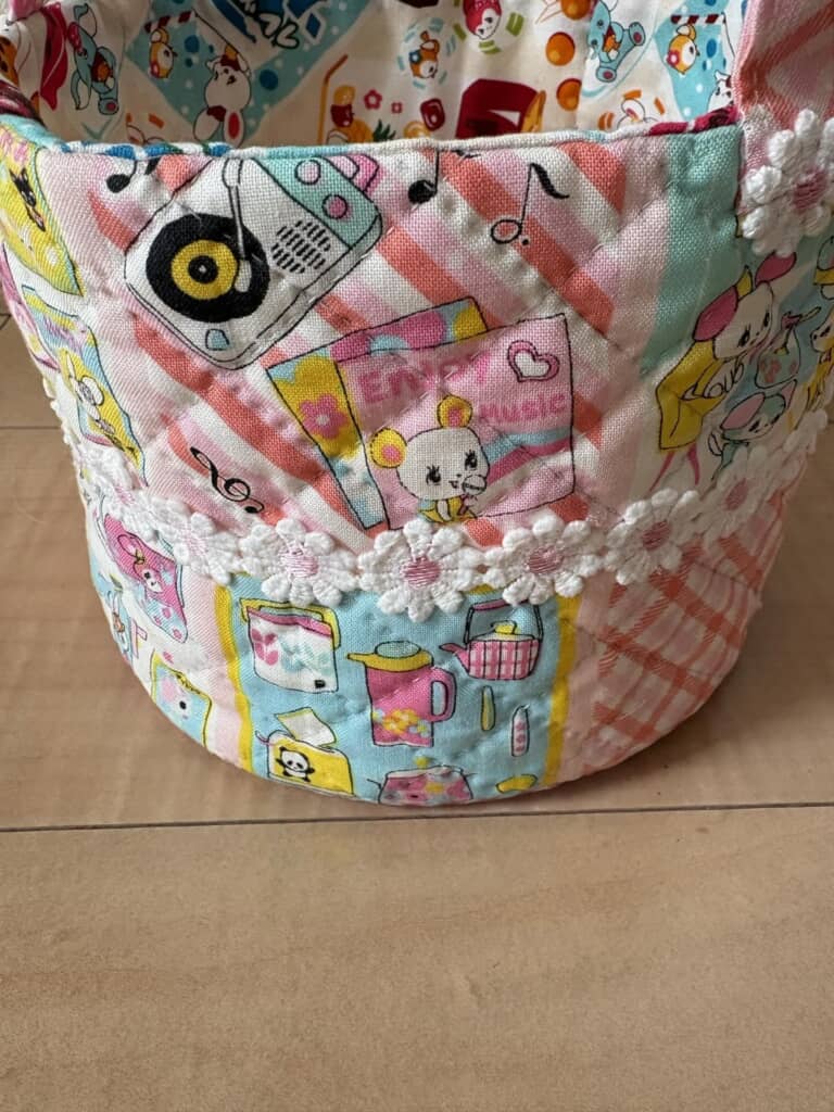 細部にあしらわれたお花がアクセントに