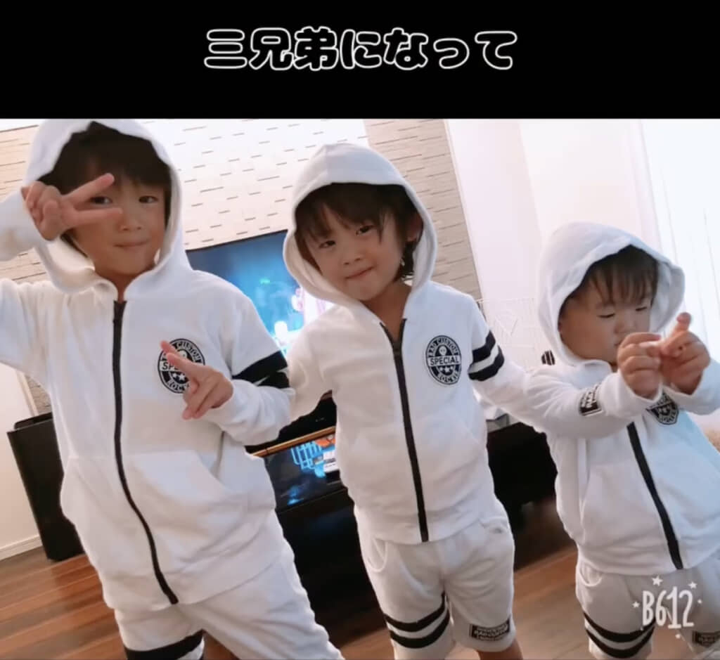 さらに2人の弟が生まれて3兄弟になりました
