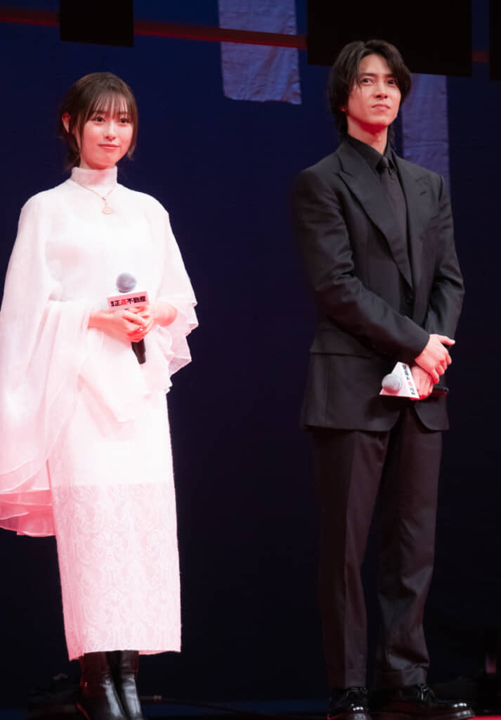 福原遥、山下智久の全身ショット　（編集部撮影）