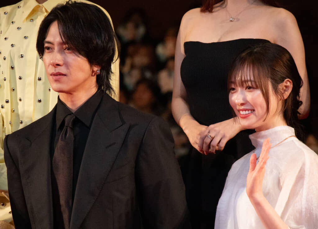 山下智久と福原遥（編集部撮影）