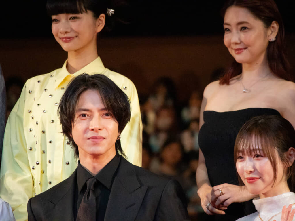 山下智久と福原遥（編集部撮影）