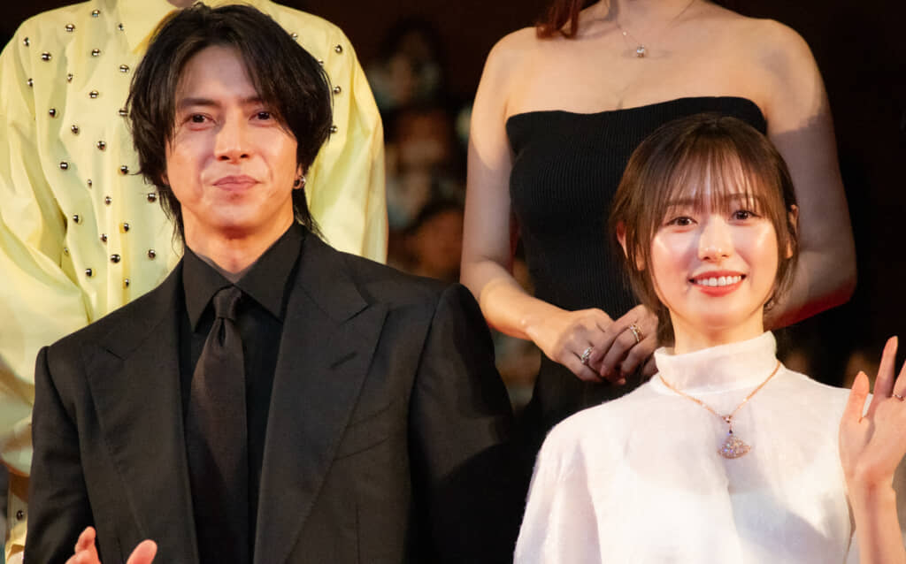 山下智久と福原遥（編集部撮影）